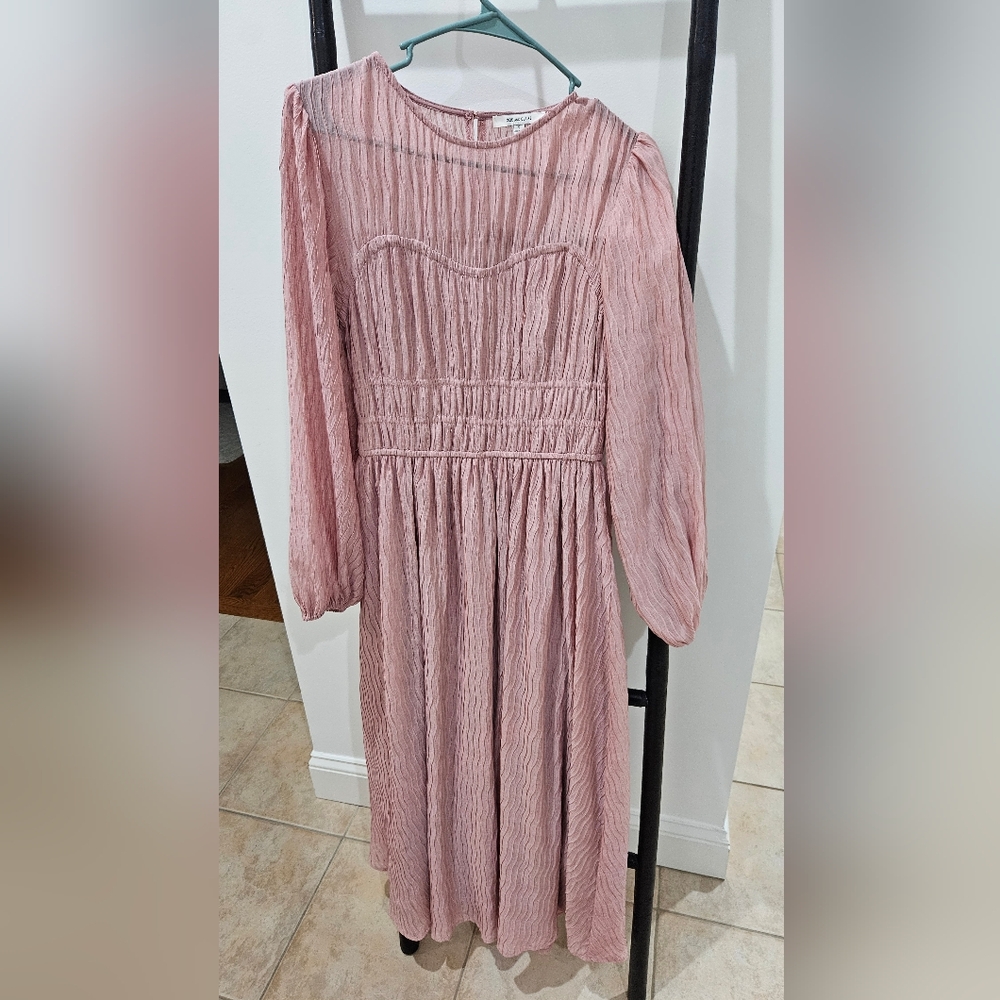 Elegant Pink Long-Sleeve Dress